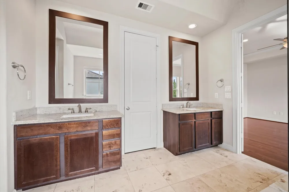 2710 Arabelle Grove Houston, TX 77007