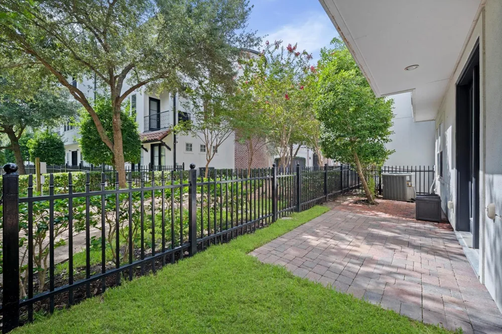 2710 Arabelle Grove Houston, TX 77007
