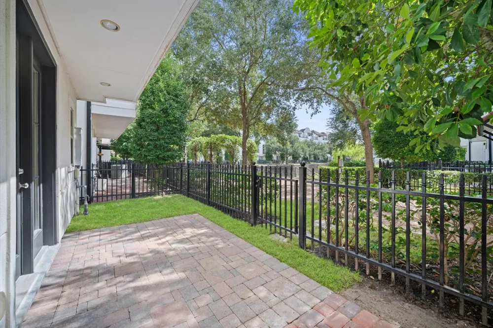 2710 Arabelle Grove Houston, TX 77007
