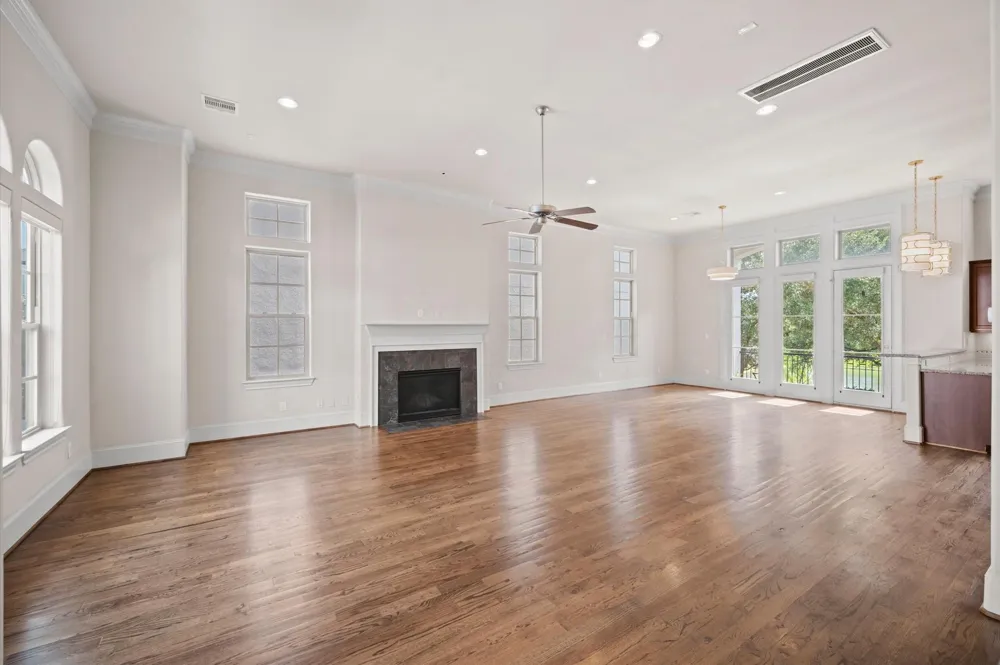 2710 Arabelle Grove Houston, TX 77007