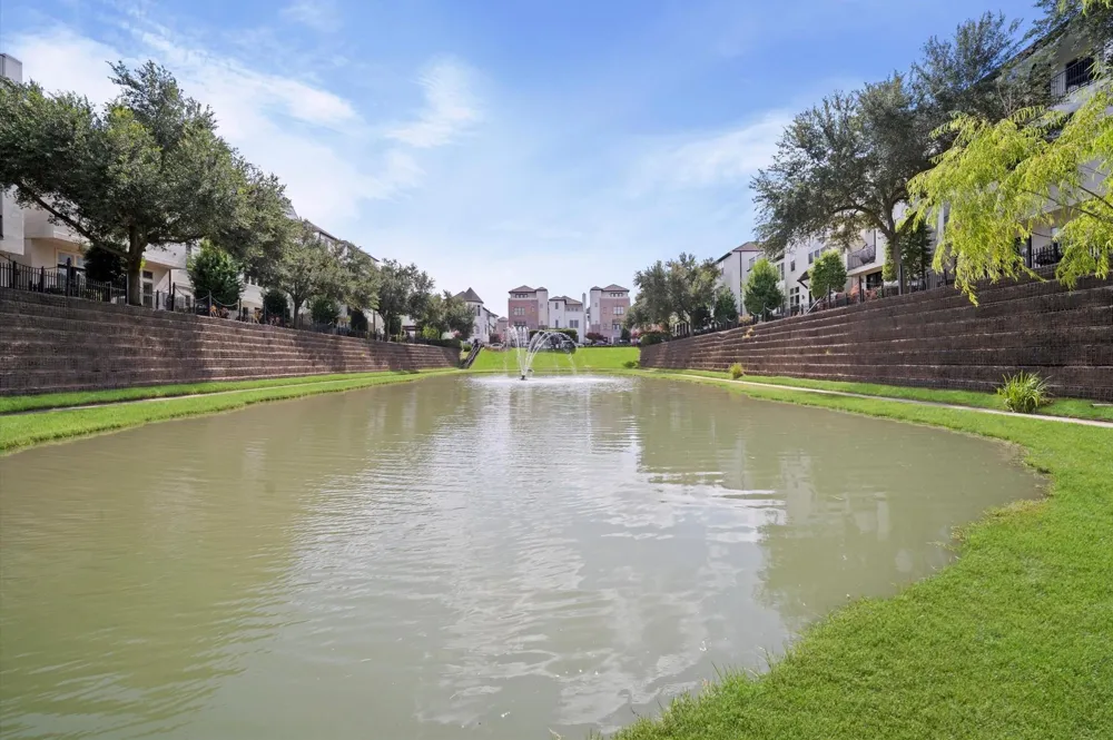 2710 Arabelle Grove Houston, TX 77007