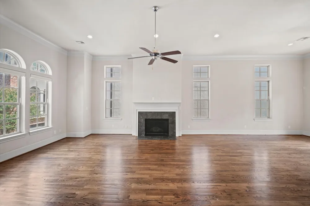 2710 Arabelle Grove Houston, TX 77007