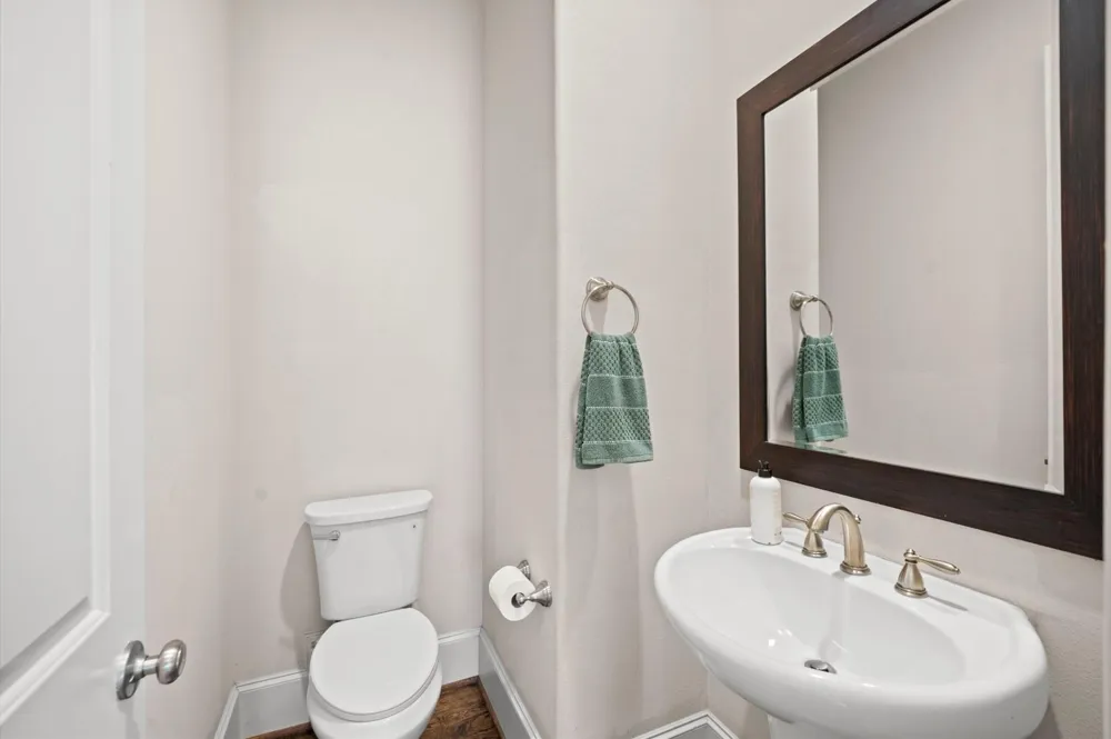 2710 Arabelle Grove Houston, TX 77007