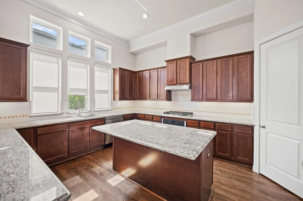 2710 Arabelle Grove Houston, TX 77007