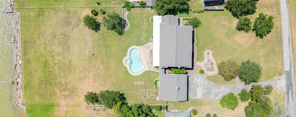 13224 Bay Place Drive Beach City, TX 77523