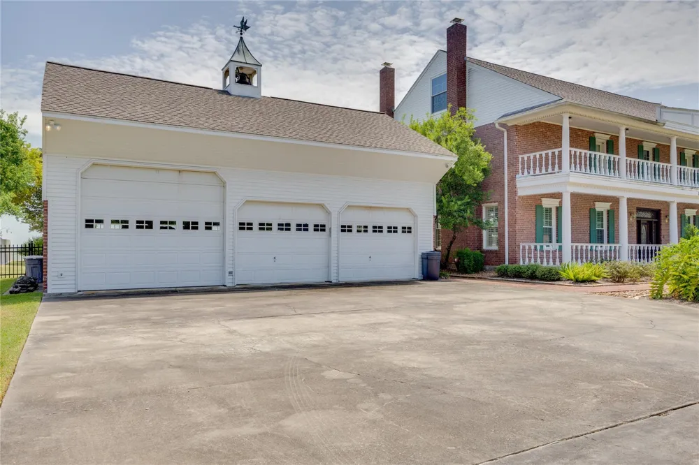 13224 Bay Place Drive Beach City, TX 77523