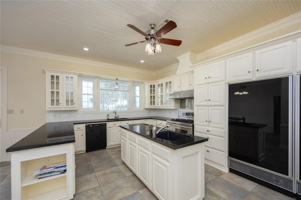 13224 Bay Place Drive Beach City, TX 77523