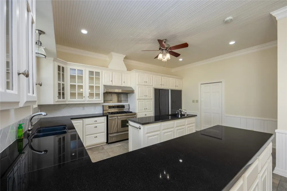 13224 Bay Place Drive Beach City, TX 77523
