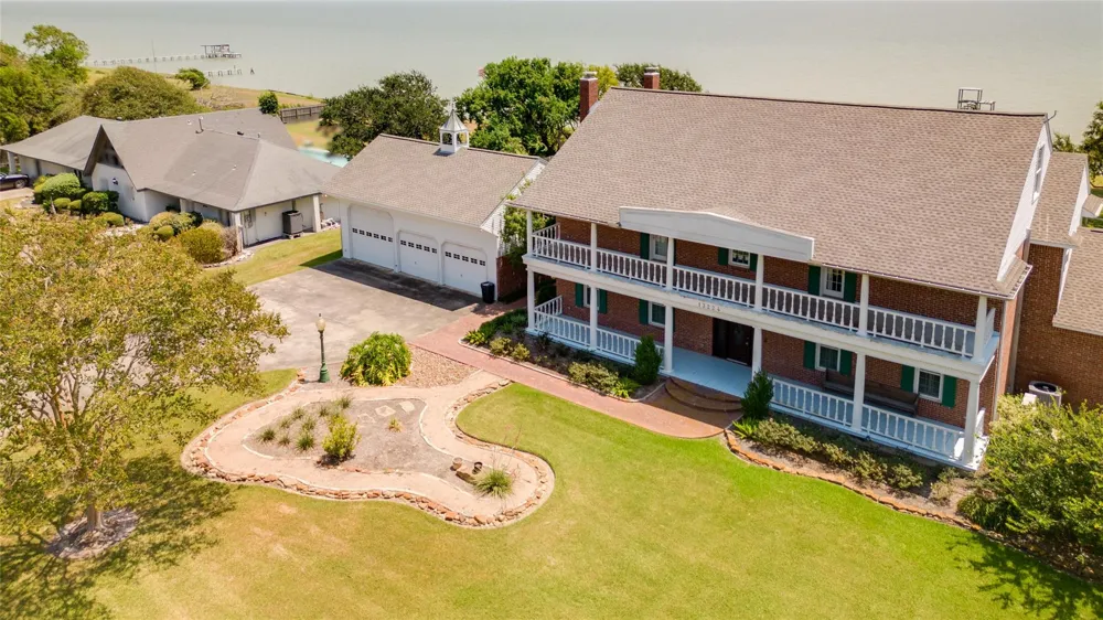 13224 Bay Place Drive Beach City, TX 77523