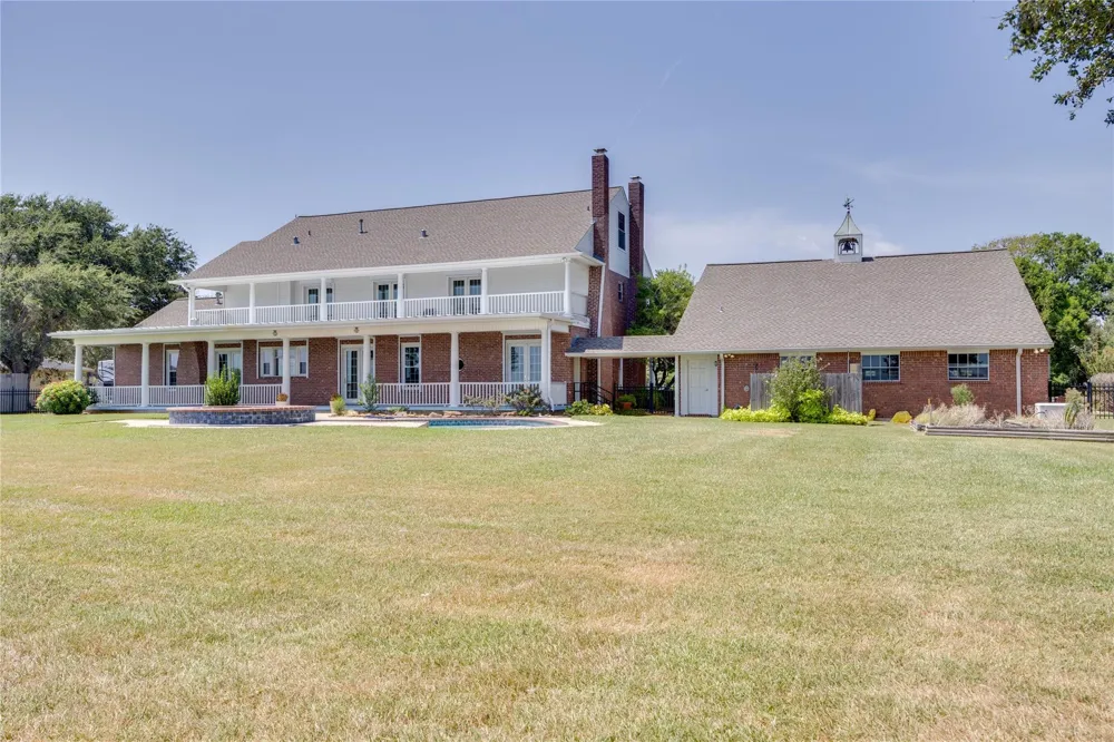 13224 Bay Place Drive Beach City, TX 77523