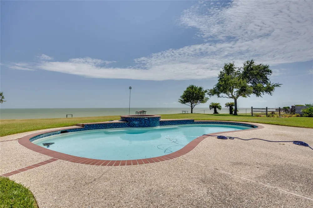 13224 Bay Place Drive Beach City, TX 77523