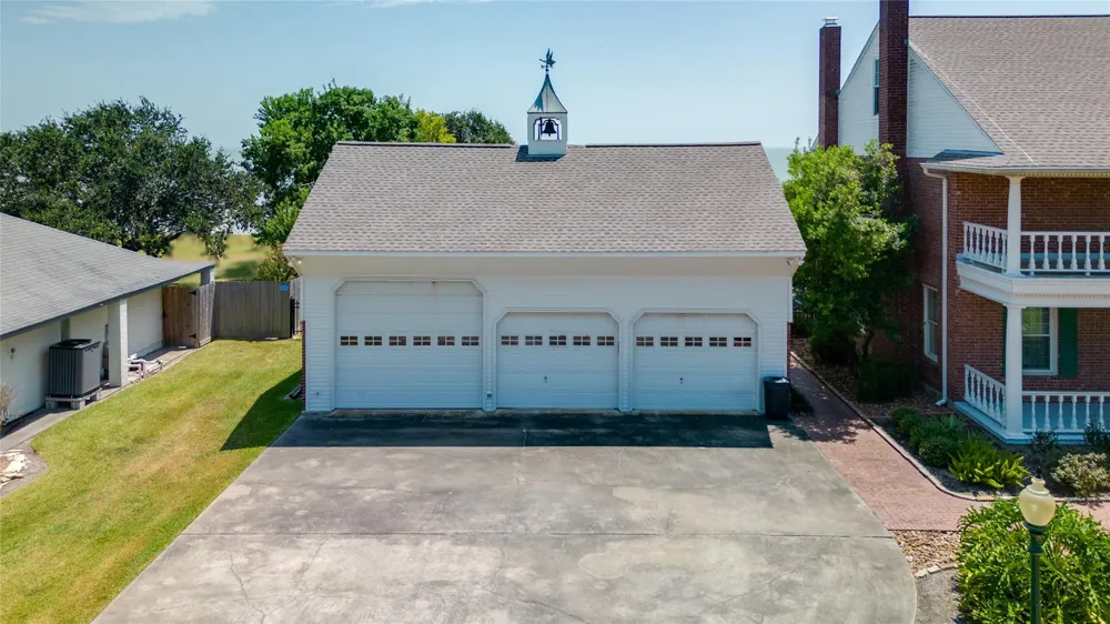 13224 Bay Place Drive Beach City, TX 77523