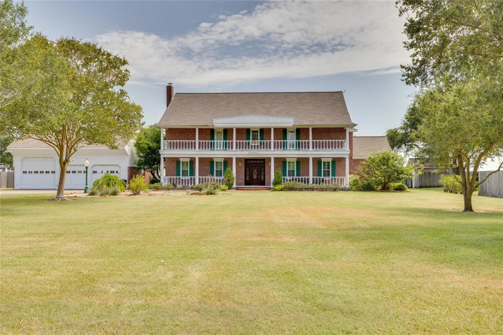 13224 Bay Place Drive Beach City, TX 77523