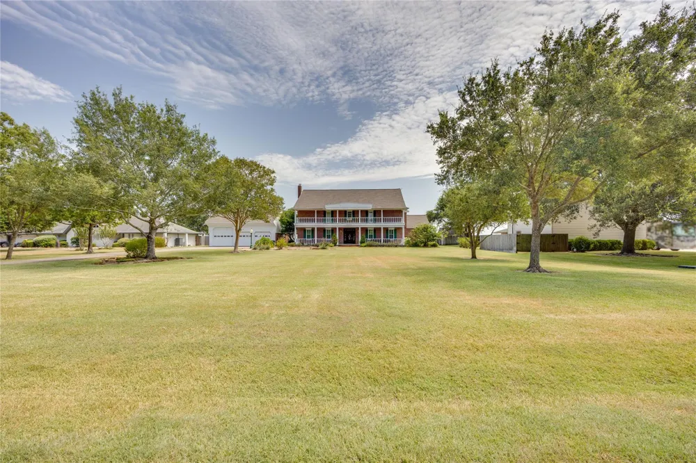 13224 Bay Place Drive Beach City, TX 77523