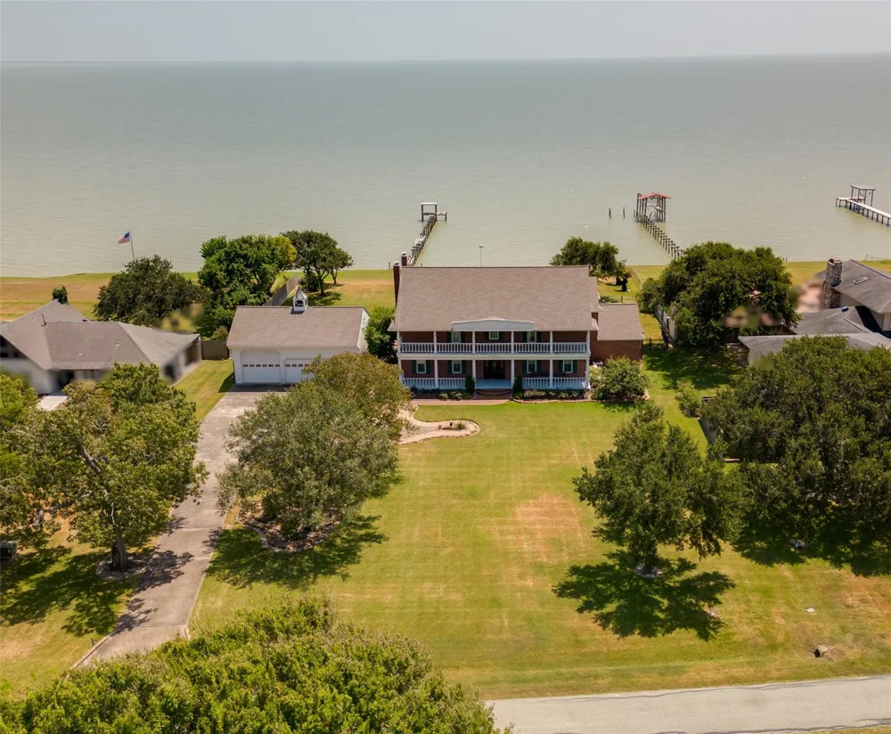 13224 Bay Place Drive Beach City, TX 77523