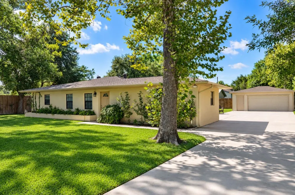 11620 Old Main Street Loop Road Houston, TX 77025