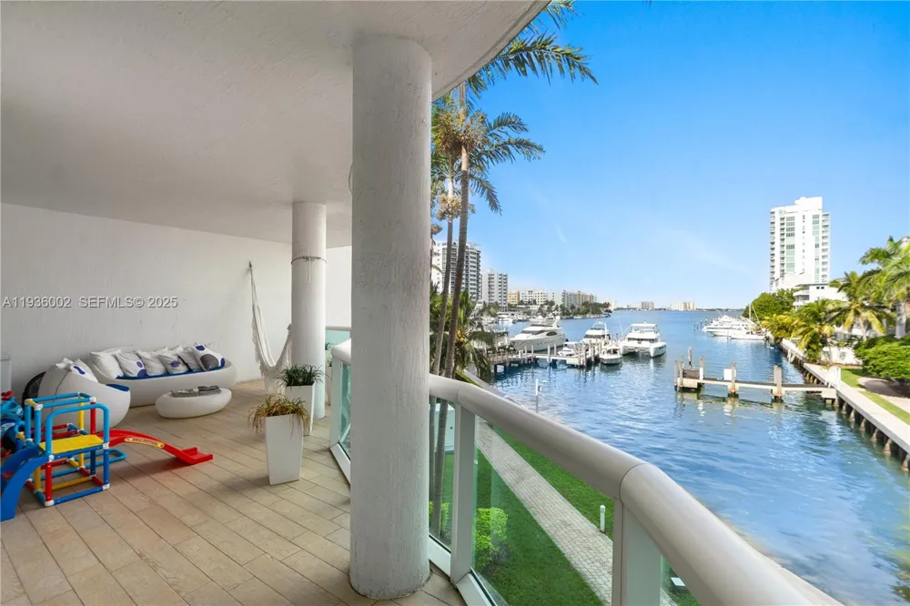 7918 Harbor Island Dr #212 North Bay Village, FL 33141