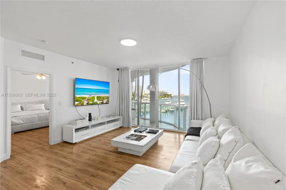 7918 Harbor Island Dr #212 North Bay Village, FL 33141