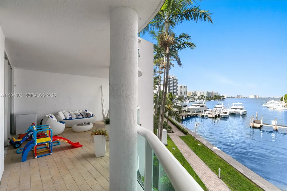 7918 Harbor Island Dr #212 North Bay Village, FL 33141