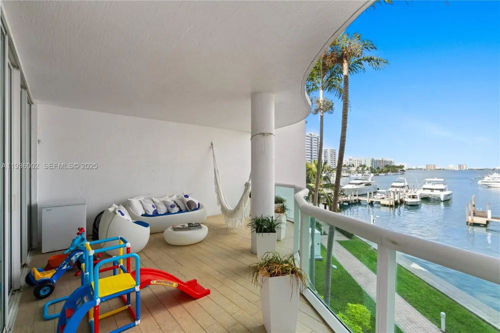 7918 Harbor Island Dr #212 North Bay Village, FL 33141