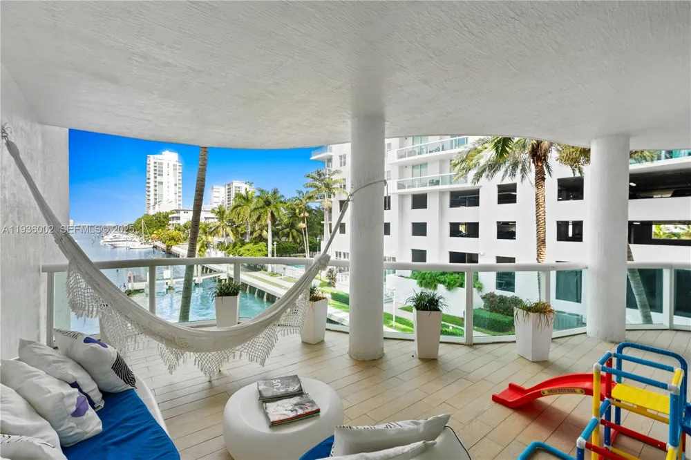 7918 Harbor Island Dr #212 North Bay Village, FL 33141
