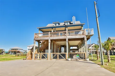 862 Gregory Lane