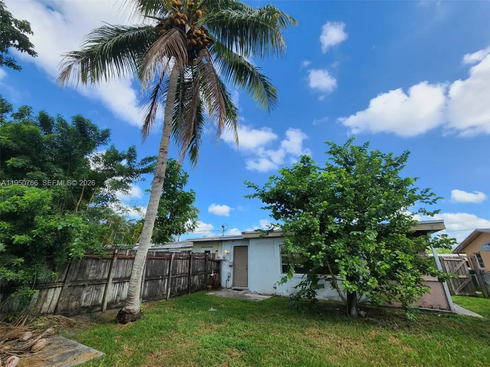 9438 SW 51st St Cooper City, FL 33328