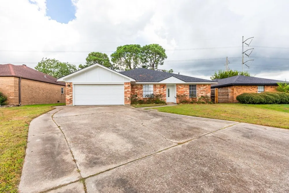 8502 Lynwood Lane Port Arthur, TX 77642