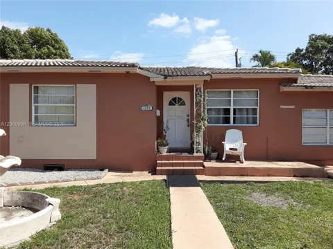 4074 NW 4th St