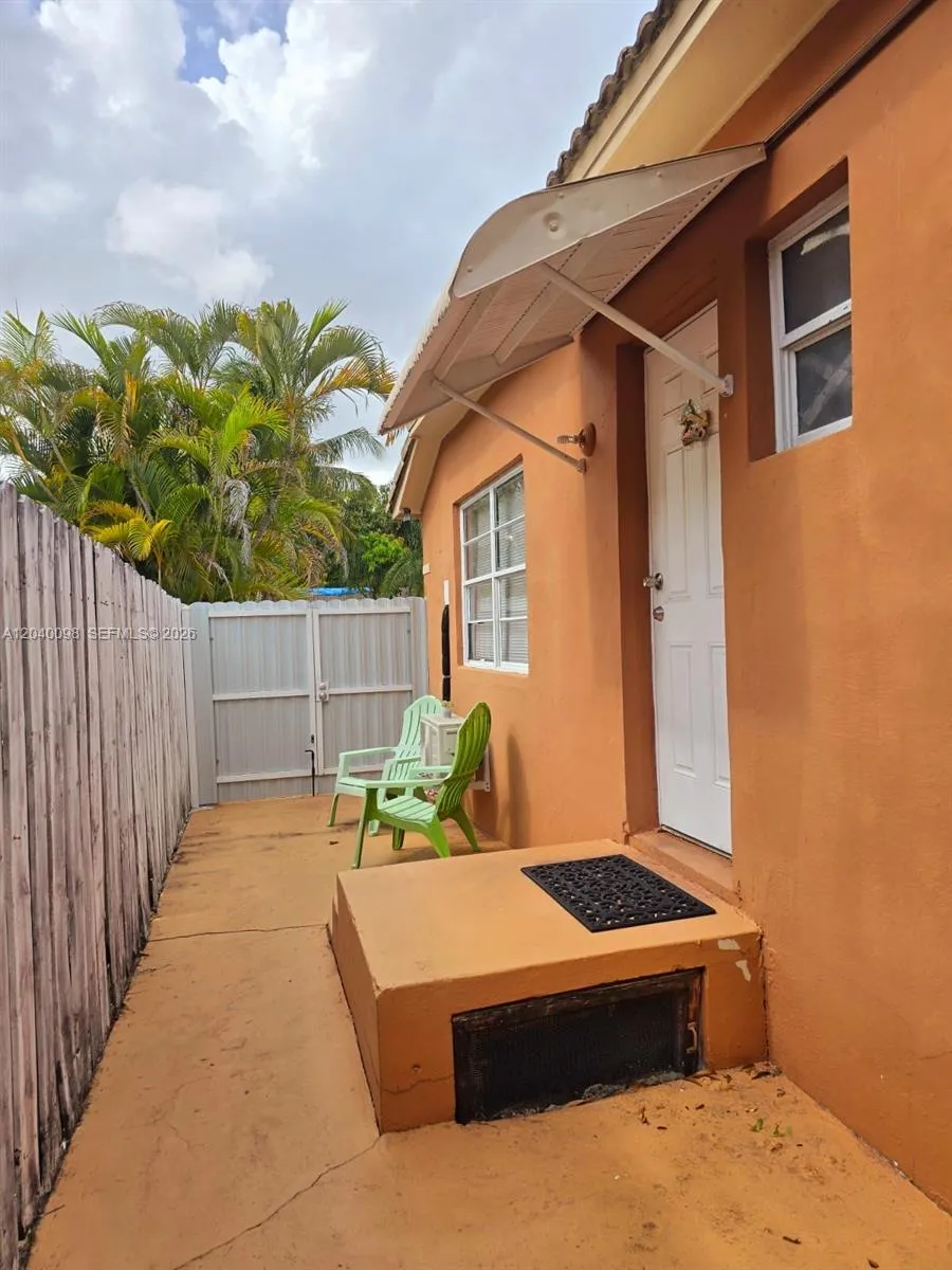 4074 NW 4th St Miami, FL 33126