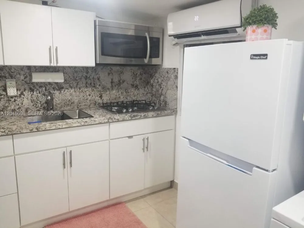 4074 NW 4th St Miami, FL 33126