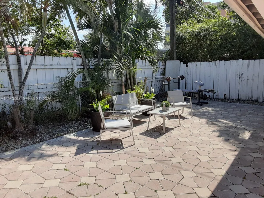 4074 NW 4th St Miami, FL 33126