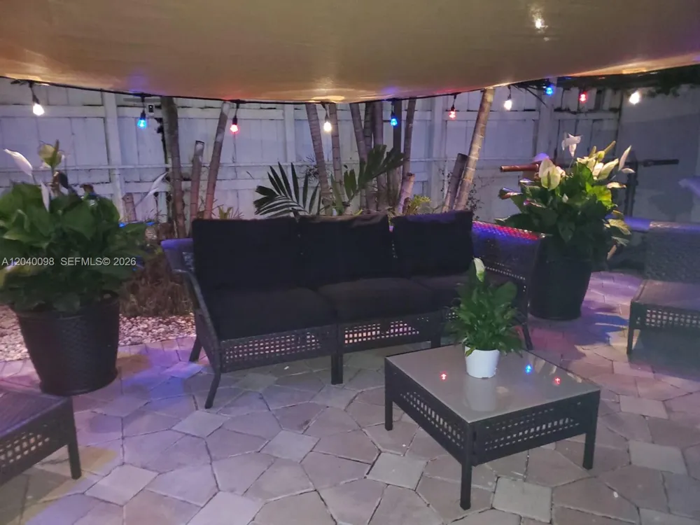 4074 NW 4th St Miami, FL 33126