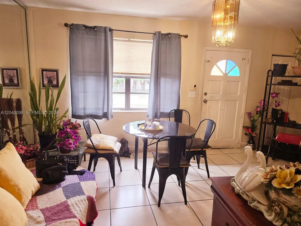 4074 NW 4th St Miami, FL 33126
