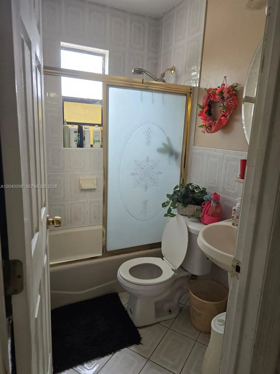 4074 NW 4th St Miami, FL 33126