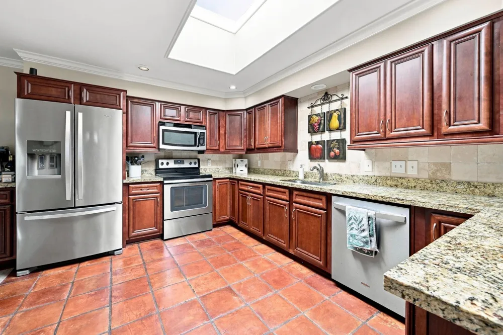 419 E Fair Harbor Lane Houston, TX 77079
