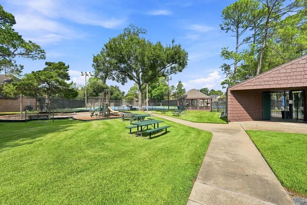 419 E Fair Harbor Lane Houston, TX 77079