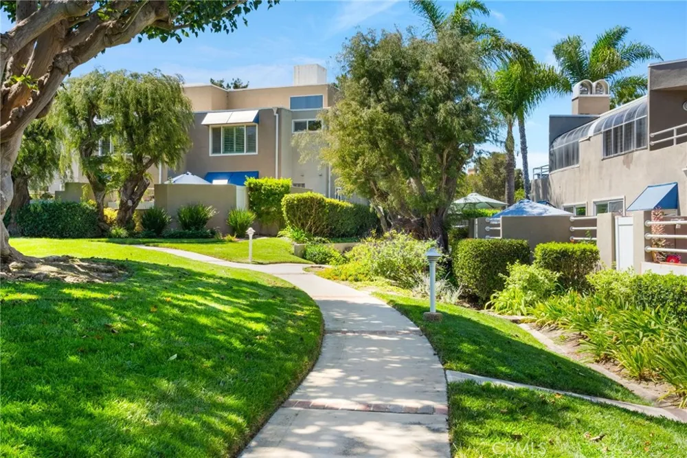 3256 Sparkler Huntington Beach, CA 92649