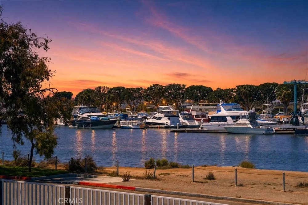 3256 Sparkler Huntington Beach, CA 92649