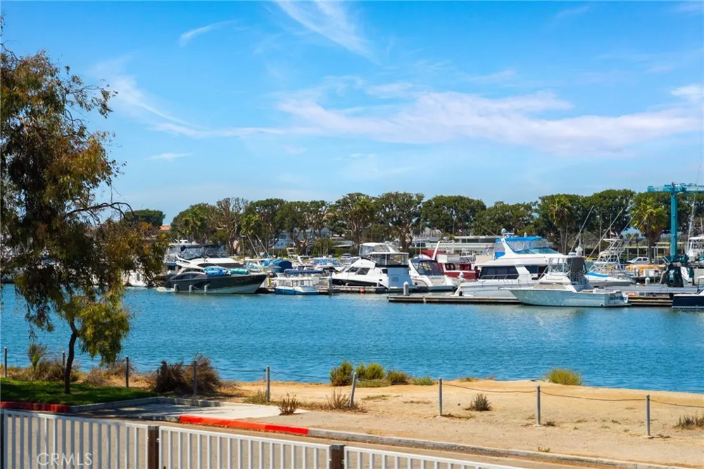 3256 Sparkler Huntington Beach, CA 92649
