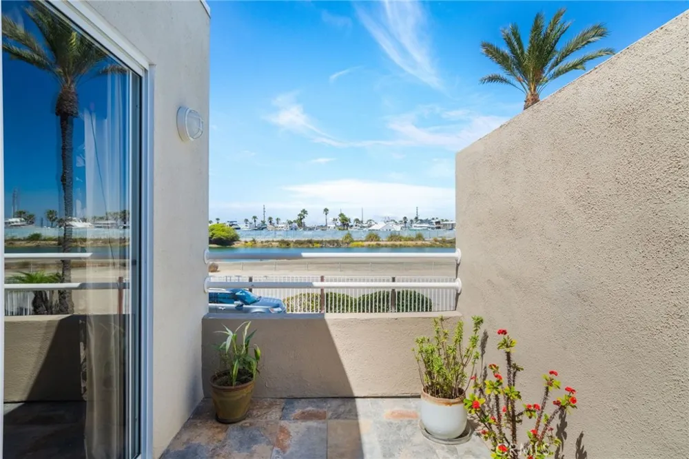 3256 Sparkler Huntington Beach, CA 92649