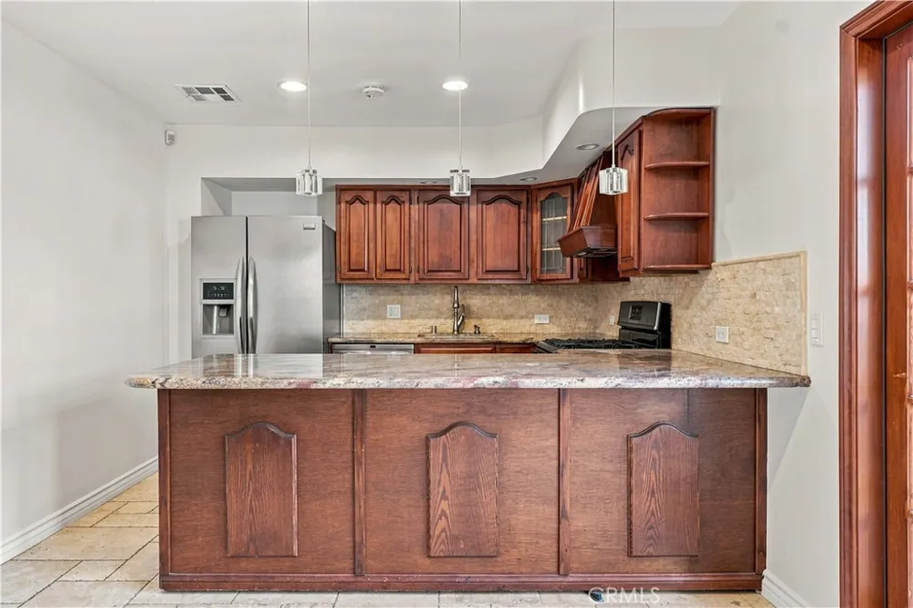 5017 Rubio Avenue Encino, CA 91436