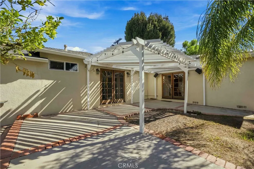 5017 Rubio Avenue Encino, CA 91436