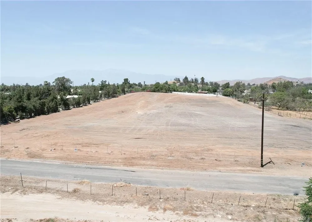 1 60th Street Jurupa Valley, CA 92509
