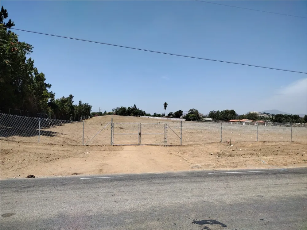 1 60th Street Jurupa Valley, CA 92509