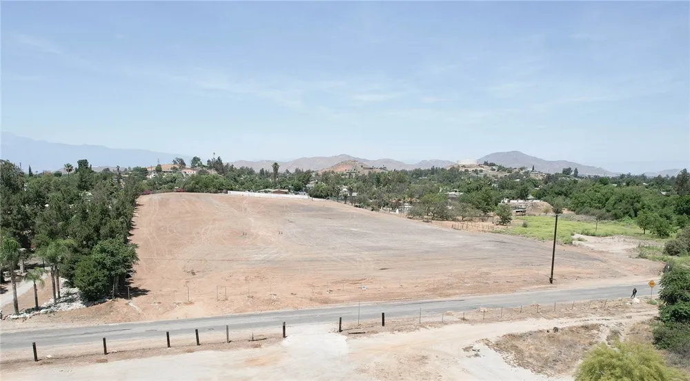 1 60th Street Jurupa Valley, CA 92509
