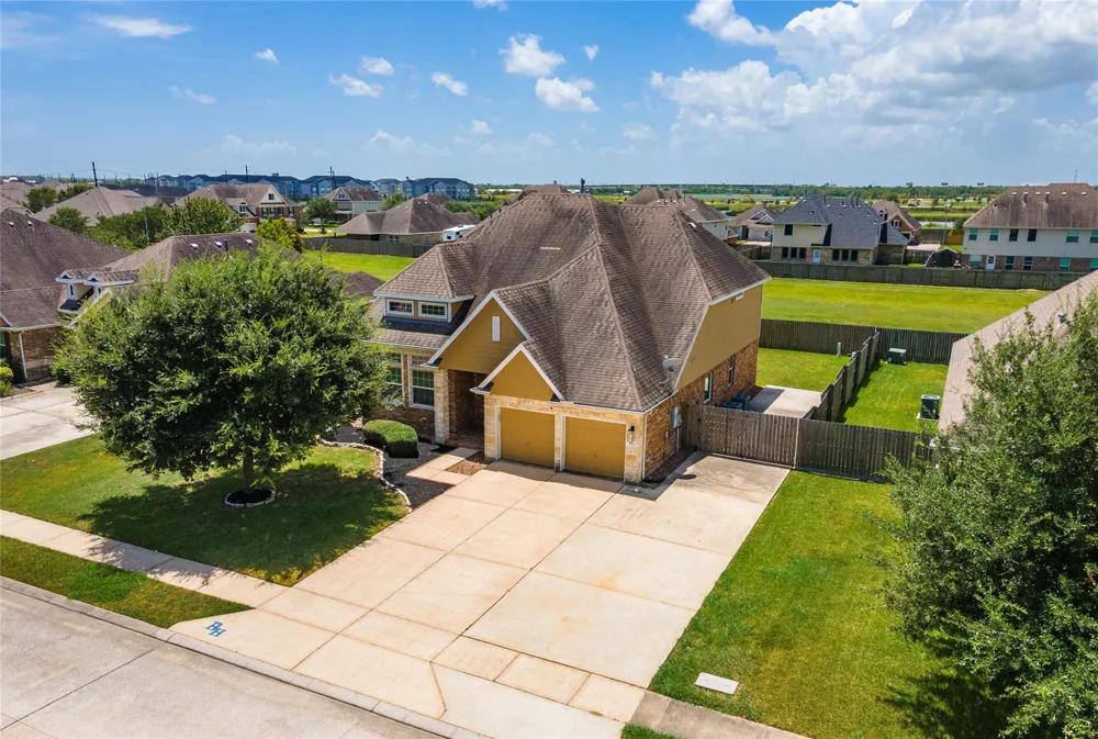 9611 Indian Trail Mont Belvieu, TX 77523