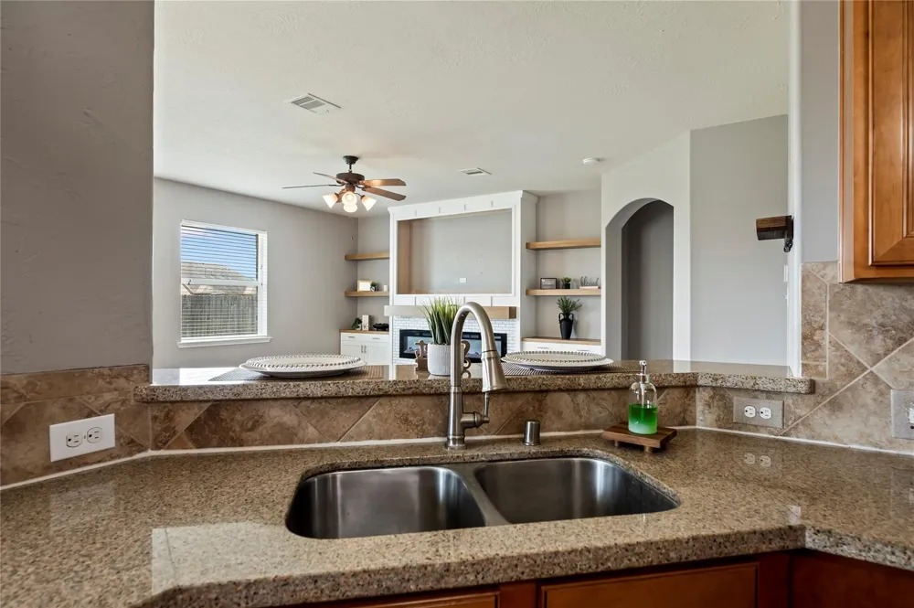 9611 Indian Trail Mont Belvieu, TX 77523