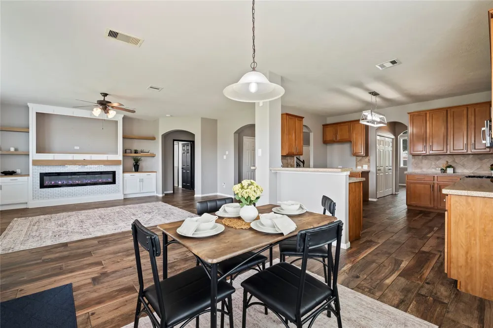 9611 Indian Trail Mont Belvieu, TX 77523