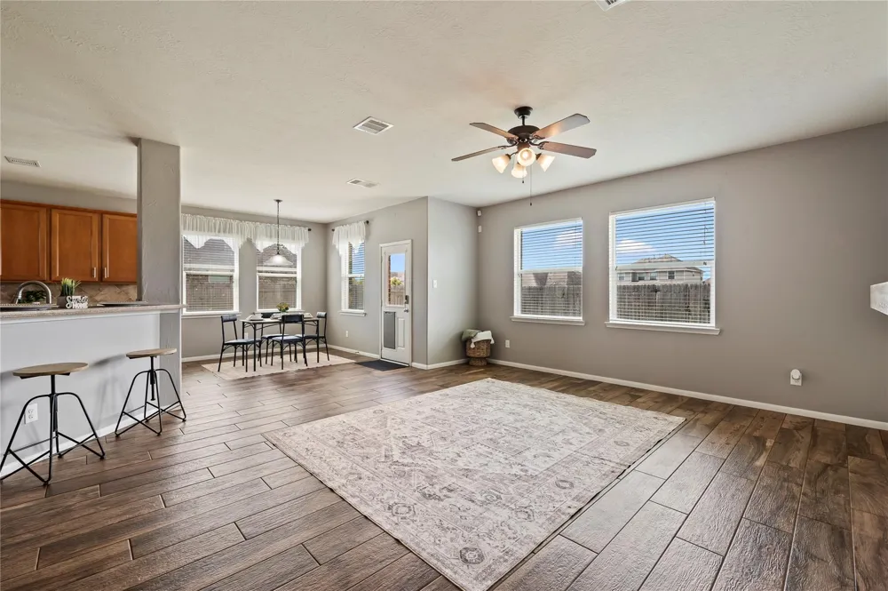 9611 Indian Trail Mont Belvieu, TX 77523